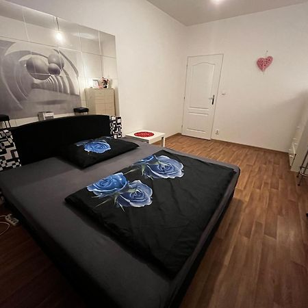 Monfas Apartment Garden City Прага Екстер'єр фото